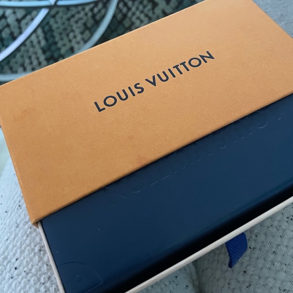 Designer sunglasses - Picture 4 of 6